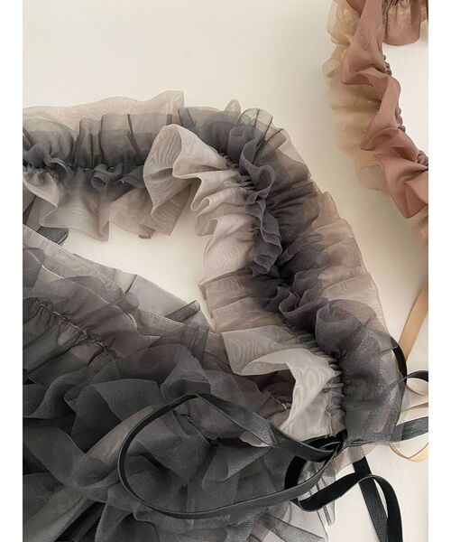 LAGUNAMOON(ラグナムーン)の「チュールフリルBAG(ハンドバッグ・レディース・ベージュ/チャコールグレー・FREE)」の4枚目の写真