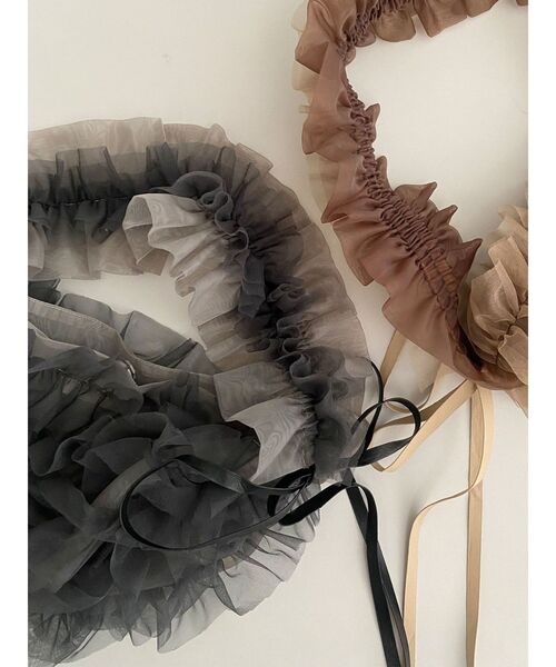 LAGUNAMOON(ラグナムーン)の「チュールフリルBAG(ハンドバッグ・レディース・ベージュ/チャコールグレー・FREE)」の5枚目の写真