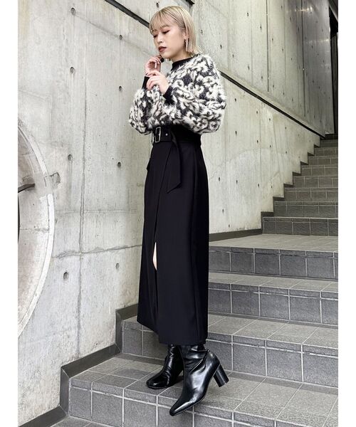 MURUA（ムルーア）の「ワイドベルトラップスカート（スカート・レディース・ブラック・1/2）」の2枚目の写真