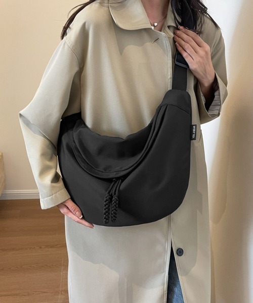NANEA（ナネア）の「三日月型ショルダーバッグ（ショルダーバッグ・レディース・レッド/ベージュ/ブラック/アイボリー・フリー）」の7枚目の写真