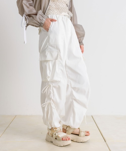 OLIVE des OLIVE(オリーブデオリーブ)の「ダブルリボンカーゴパンツ(その他パンツ・レディース・チャコールグレー/オフホワイト/ピンク/サックスブルー・FREE)」の13枚目の写真