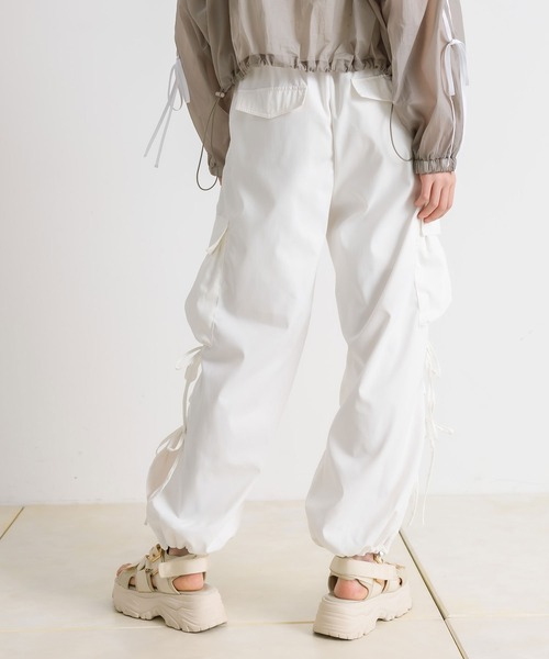 OLIVE des OLIVE(オリーブデオリーブ)の「ダブルリボンカーゴパンツ(その他パンツ・レディース・チャコールグレー/オフホワイト/ピンク/サックスブルー・FREE)」の12枚目の写真