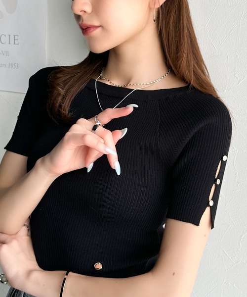 mily bilet（ミウィビレット）の「【mily bilet】大人可愛い抜け感！袖開きボタンサマーニット(半袖)（Tシャツ/カットソー・レディース・ブラック/アイボリー/ホワイト×ブラック/ライトグレー・LARGE/MEDIUM/SMALL/X-LARGE）」の3枚目の写真