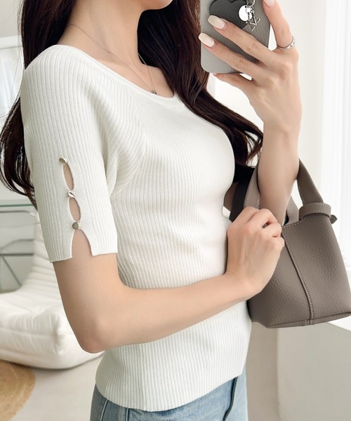 mily bilet（ミウィビレット）の「【mily bilet】大人可愛い抜け感！袖開きボタンサマーニット(半袖)（Tシャツ/カットソー・レディース・ブラック/アイボリー/ホワイト×ブラック/ライトグレー・LARGE/MEDIUM/SMALL/X-LARGE）」の5枚目の写真