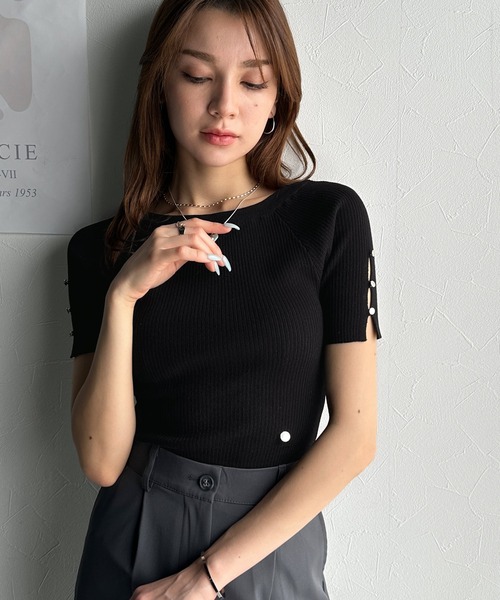 mily bilet（ミウィビレット）の「【mily bilet】大人可愛い抜け感！袖開きボタンサマーニット(半袖)（Tシャツ/カットソー・レディース・ブラック/アイボリー/ホワイト×ブラック/ライトグレー・LARGE/MEDIUM/SMALL/X-LARGE）」の11枚目の写真
