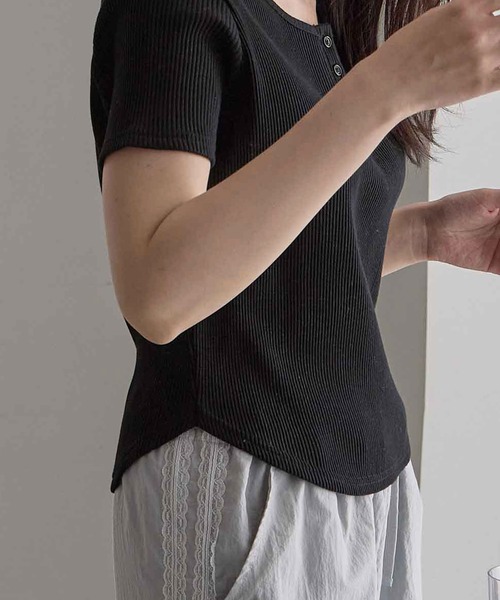 CHAN ME(チャンミ)の「ヘンリーネック半袖プルオーバー(Tシャツ/カットソー・レディース・ホワイト/ブラック/ブルー・MEDIUM/LARGE/X-LARGE)」の18枚目の写真