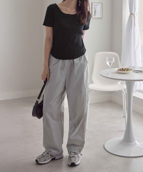 CHAN ME(チャンミ)の「ヘンリーネック半袖プルオーバー(Tシャツ/カットソー・レディース・ホワイト/ブラック/ブルー・MEDIUM/LARGE/X-LARGE)」の19枚目の写真