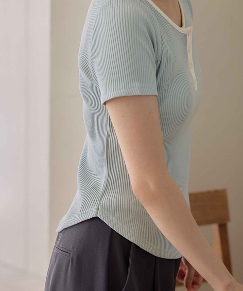 CHAN ME(チャンミ)の「ヘンリーネック半袖プルオーバー(Tシャツ/カットソー・レディース・ホワイト/ブラック/ブルー・MEDIUM/LARGE/X-LARGE)」の10枚目の写真