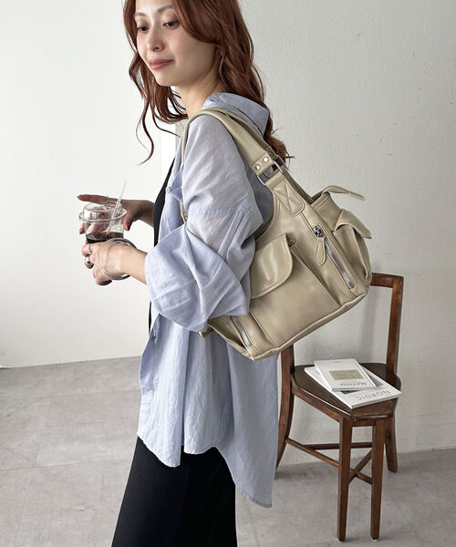 DISCOAT（ディスコート）の「アウトポケットジップ使いバッグ（ショルダーバッグ・レディース・チャコールグレー/ブラック/ブラウン/アイボリー・FREE）」の19枚目の写真