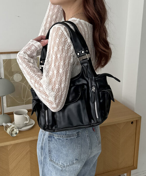 DISCOAT（ディスコート）の「アウトポケットジップ使いバッグ（ショルダーバッグ・レディース・チャコールグレー/ブラック/ブラウン/アイボリー・FREE）」の6枚目の写真