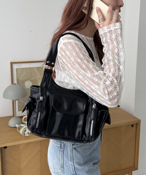 DISCOAT（ディスコート）の「アウトポケットジップ使いバッグ（ショルダーバッグ・レディース・チャコールグレー/ブラック/ブラウン/アイボリー・FREE）」の7枚目の写真