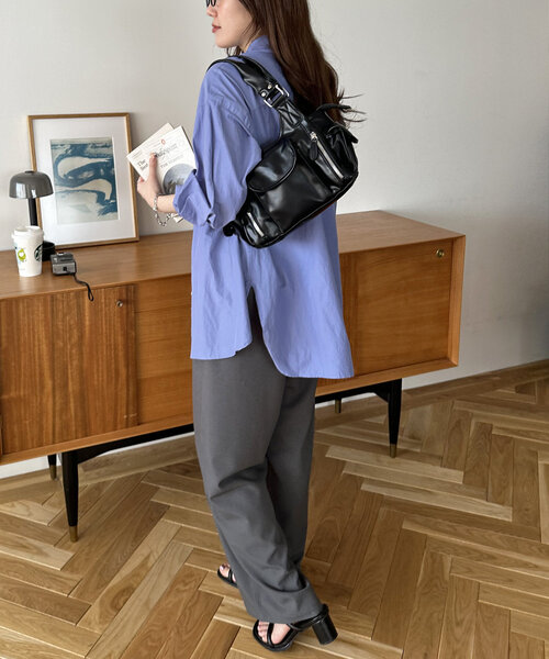 DISCOAT（ディスコート）の「アウトポケットジップ使いバッグ（ショルダーバッグ・レディース・チャコールグレー/ブラック/ブラウン/アイボリー・FREE）」の14枚目の写真