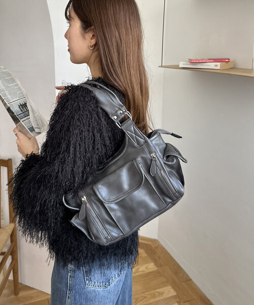 DISCOAT（ディスコート）の「アウトポケットジップ使いバッグ（ショルダーバッグ・レディース・チャコールグレー/ブラック/ブラウン/アイボリー・FREE）」の16枚目の写真