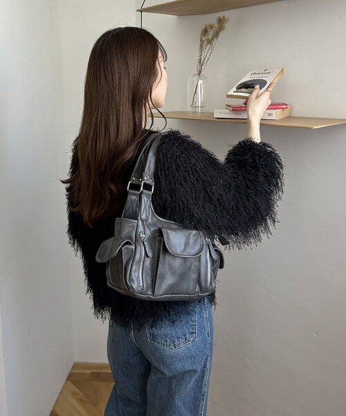 DISCOAT（ディスコート）の「アウトポケットジップ使いバッグ（ショルダーバッグ・レディース・チャコールグレー/ブラック/ブラウン/アイボリー・FREE）」の17枚目の写真