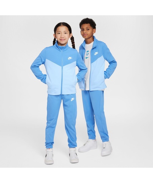 NIKE(ナイキ)の「ナイキ NIKE ナイキ YTH NSW POLY フルジップ ハイブリッド トラックスーツ(ジャージ・キッズ・サックスブルー・130cm/140cm/150cm/160cm)」の3枚目の写真