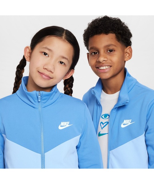 NIKE(ナイキ)の「ナイキ NIKE ナイキ YTH NSW POLY フルジップ ハイブリッド トラックスーツ(ジャージ・キッズ・サックスブルー・130cm/140cm/150cm/160cm)」の5枚目の写真