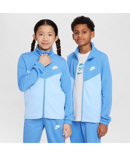 NIKE(ナイキ)の「ナイキ NIKE ナイキ YTH NSW POLY フルジップ ハイブリッド トラックスーツ(ジャージ・キッズ・サックスブルー・130cm/140cm/150cm/160cm)」の6枚目の写真