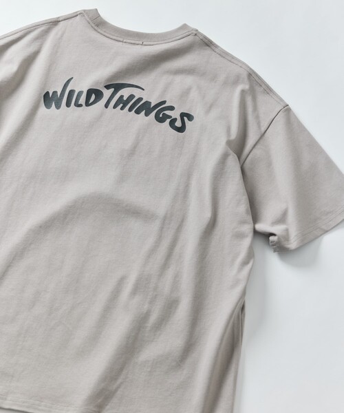FREAK'S STORE（フリークスストア）の「限定展開 WILD THINGS×FREAK'S STORE/ワイルドシングス 別注 バックプリント クルーネック ポケットTシャツ（Tシャツ/カットソー・メンズ・ブラック/グレイッシュベージュ/アッシュグレー/ネイビー/ホワイト・LARGE/MEDIUM/SMALL）」の4枚目の写真