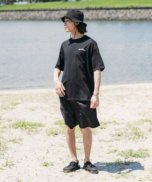 FREAK'S STORE（フリークスストア）の「限定展開 WILD THINGS×FREAK'S STORE/ワイルドシングス 別注 バックプリント クルーネック ポケットTシャツ（Tシャツ/カットソー・メンズ・ブラック/グレイッシュベージュ/アッシュグレー/ネイビー/ホワイト・LARGE/MEDIUM/SMALL）」の6枚目の写真