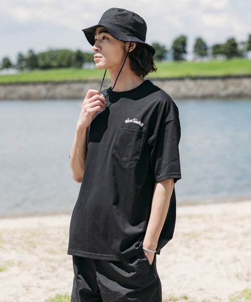 FREAK'S STORE（フリークスストア）の「限定展開 WILD THINGS×FREAK'S STORE/ワイルドシングス 別注 バックプリント クルーネック ポケットTシャツ（Tシャツ/カットソー・メンズ・ブラック/グレイッシュベージュ/アッシュグレー/ネイビー/ホワイト・LARGE/MEDIUM/SMALL）」の13枚目の写真