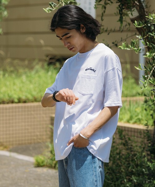 FREAK'S STORE（フリークスストア）の「限定展開 WILD THINGS×FREAK'S STORE/ワイルドシングス 別注 バックプリント クルーネック ポケットTシャツ（Tシャツ/カットソー・メンズ・ブラック/グレイッシュベージュ/アッシュグレー/ネイビー/ホワイト・LARGE/MEDIUM/SMALL）」の22枚目の写真