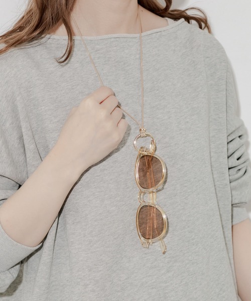 SMELLY(スメリー)の「コードメガネホルダー(メガネ・レディース・ベージュ/ブラック・-)」の3枚目の写真