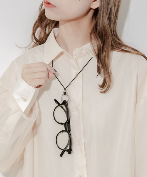 SMELLY(スメリー)の「コードメガネホルダー(メガネ・レディース・ベージュ/ブラック・-)」の8枚目の写真