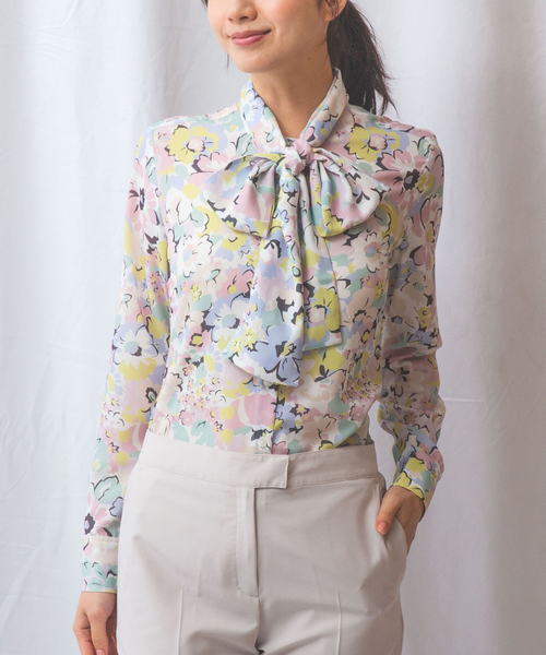 NARACAMICIE（ナラカミーチェ）の「【NARACAMICIE】花柄プリント長袖ボウタイブラウス（シャツ/ブラウス・レディース・ピンク/ブルー・S/L/XL/XXL/M）」の8枚目の写真