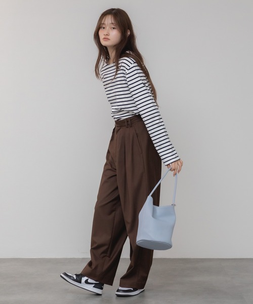 HEILIS(ヘイリス)の「ベーシックボーダー長袖カットソー/韓国 オーバーサイズ シンプル カジュアル フェミニン レッド ネイビー ブルー ライトブルー 春服 夏服 秋服 長袖 トップス ノームコア シティガール 赤トップス インナー ロンT レイヤード(Tシャツ/カットソー・レディース・ネイビー/レッド/ライトブルー/ダークブルー・FREE)」の5枚目の写真