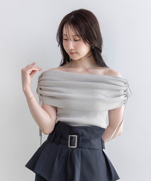 RANDA（ランダ）の「ギャザーリボンオフショルニット（ニット/セーター・レディース・ホワイト/ラベンダー/グレー/ブラック・FREE）」の3枚目の写真