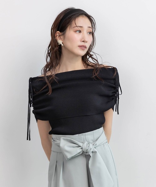 RANDA（ランダ）の「ギャザーリボンオフショルニット（ニット/セーター・レディース・ホワイト/ラベンダー/グレー/ブラック・FREE）」の2枚目の写真