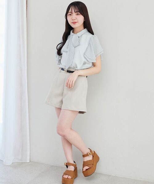 MAJESTIC LEGON（マジェスティックレゴン）の「2wayフリルスリーブブラウス（シャツ/ブラウス・レディース・グリーン系その他/ブルー系その他2/アイボリー/ホワイト系その他2/グレイッシュベージュ/ホワイト系その他3・MEDIUM）」の11枚目の写真