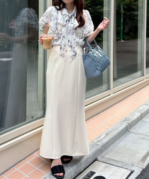 MAJESTIC LEGON（マジェスティックレゴン）の「2wayフリルスリーブブラウス（シャツ/ブラウス・レディース・グリーン系その他/ブルー系その他2/アイボリー/ホワイト系その他2/グレイッシュベージュ/ホワイト系その他3・MEDIUM）」の18枚目の写真