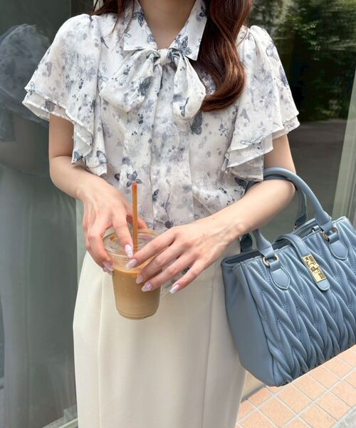 MAJESTIC LEGON（マジェスティックレゴン）の「2wayフリルスリーブブラウス（シャツ/ブラウス・レディース・グリーン系その他/ブルー系その他2/アイボリー/ホワイト系その他2/グレイッシュベージュ/ホワイト系その他3・MEDIUM）」の19枚目の写真