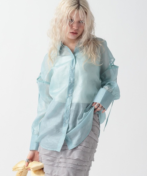 FOREVER 21（フォーエバー トゥエンティーワン）の「【2025SS】カットアウトシアーシャツ（シャツ/ブラウス・レディース・グリーン/ナチュラル/ブルー/ブラック・FREE）」の6枚目の写真