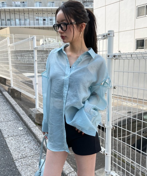 FOREVER 21（フォーエバー トゥエンティーワン）の「【2025SS】カットアウトシアーシャツ（シャツ/ブラウス・レディース・グリーン/ナチュラル/ブルー/ブラック・FREE）」の5枚目の写真