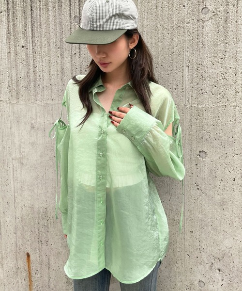 FOREVER 21（フォーエバー トゥエンティーワン）の「【2025SS】カットアウトシアーシャツ（シャツ/ブラウス・レディース・グリーン/ナチュラル/ブルー/ブラック・FREE）」の8枚目の写真