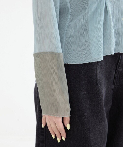 UNITED TOKYO（ユナイテッドトウキョウ）の「【残りわずか！】クレープシアーフロントタックカーディガン｜ウォッシャブル/シアートップス/冷房対策/秋服（カーディガン/ボレロ・レディース・ライトブルー/ホワイト・FREE）」の16枚目の写真