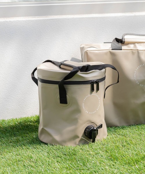 LAKOLE(ラコレ)の「ターポリンウォータージャグ / 327864(アウトドアグッズ・レディース・ベージュ/ネイビー/ブラック・FREE)」の2枚目の写真