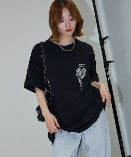 PUBLUX(パブリュクス)の「PUBLUX/パブリュクス Lovepop studio ハート胸ロゴ刺繍Tシャツ(限定展開)(UNISEX)(Tシャツ/カットソー・メンズ・ブラック/ライトグレー/オフホワイト・SMALL/MEDIUM/LARGE)」の17枚目の写真