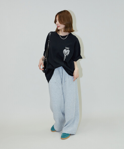 PUBLUX(パブリュクス)の「PUBLUX/パブリュクス Lovepop studio ハート胸ロゴ刺繍Tシャツ(限定展開)(UNISEX)(Tシャツ/カットソー・メンズ・ブラック/ライトグレー/オフホワイト・SMALL/MEDIUM/LARGE)」の20枚目の写真