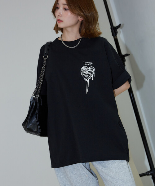 PUBLUX(パブリュクス)の「PUBLUX/パブリュクス Lovepop studio ハート胸ロゴ刺繍Tシャツ(限定展開)(UNISEX)(Tシャツ/カットソー・メンズ・ブラック/ライトグレー/オフホワイト・SMALL/MEDIUM/LARGE)」の22枚目の写真