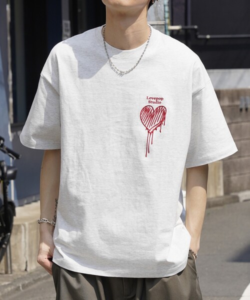 PUBLUX(パブリュクス)の「PUBLUX/パブリュクス Lovepop studio ハート胸ロゴ刺繍Tシャツ(限定展開)(UNISEX)(Tシャツ/カットソー・メンズ・ブラック/ライトグレー/オフホワイト・SMALL/MEDIUM/LARGE)」の3枚目の写真