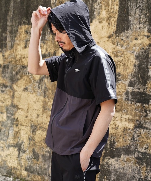 LUXE/R GOLF（ラグジュ ゴルフ）の「(RM)【LUXE/R GOLF】2レイヤー バイカラー ブルゾン+パンツ[肘・膝部分取り外し可能]（ナイロンジャケット・メンズ・ブラック×グレー/ブラック×ベージュ・L/XL/M）」の11枚目の写真