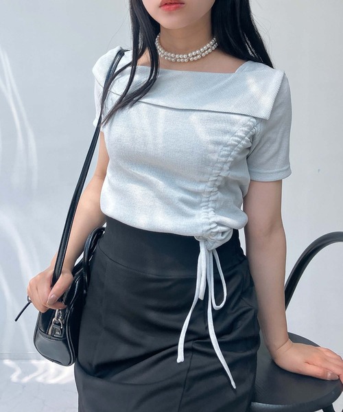 AS KNOW AS plus（アズノゥアズプラス）の「●オフショル風シャーリングデザイン半袖プルオーバー（Tシャツ/カットソー・レディース・ブラック系/シルバー系/ホワイト系/ライトグリーン系・FREE）」の2枚目の写真