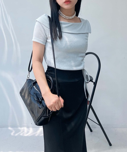 AS KNOW AS plus（アズノゥアズプラス）の「●オフショル風シャーリングデザイン半袖プルオーバー（Tシャツ/カットソー・レディース・ブラック系/シルバー系/ホワイト系/ライトグリーン系・FREE）」の16枚目の写真