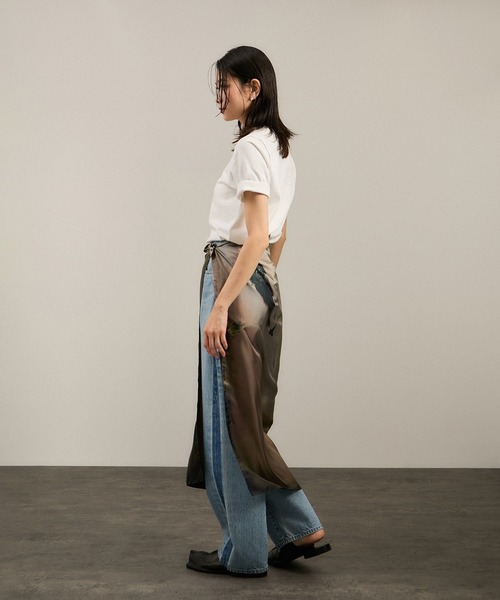 SALON adam et rope'(サロン アダム エ ロペ)の「Yasuko Hirano / 平野泰子 ARTプリントコンパクトT(Tシャツ/カットソー・レディース・ホワイト系その他2/ホワイト系その他4/ホワイト・FREE)」の16枚目の写真