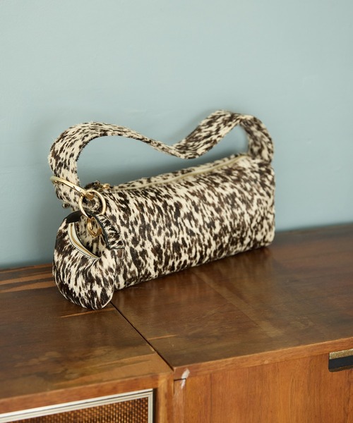 HASHIBAMI（ハシバミ）の「【HASHIBAMI】ヨコナガジップ カウヘアー ワンショルダー（ショルダーバッグ・レディース・ブラック×ベージュ/ホワイト・FREE）」の10枚目の写真