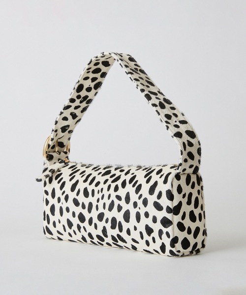 HASHIBAMI（ハシバミ）の「【HASHIBAMI】ヨコナガジップ カウヘアー ワンショルダー（ショルダーバッグ・レディース・ブラック×ベージュ/ホワイト・FREE）」の21枚目の写真