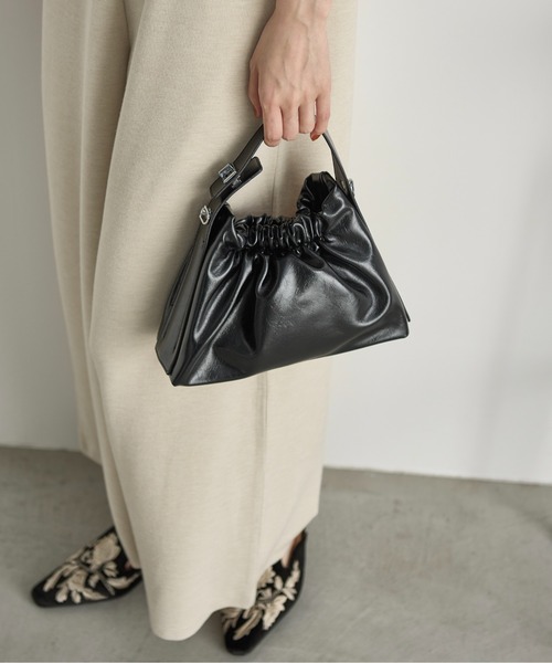 THE YOn（ザヨン）の「合皮ワンハンドルギャザーバッグ（ハンドバッグ・レディース・カーキブラウン/ワインレッド/ブラック・FREE）」の7枚目の写真